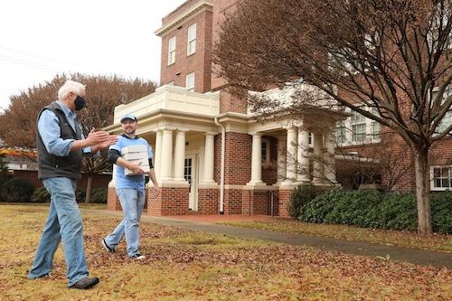 Landon Baize talks with Servant Scholar Director Jeff Lukken